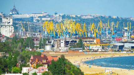 Новая Россия расширяет порт Мариуполя, строит жильё, перенимает опыт