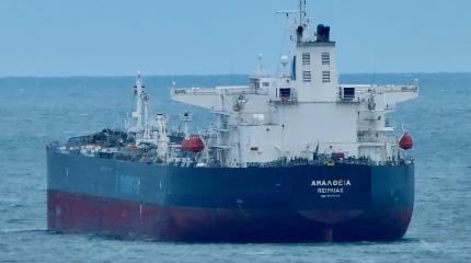 Танкер под российскую нефть странно маневрирует в эстонских водах Танкер под российскую нефть странно маневрирует в эстонских водах