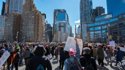 Жители Нью-Йорка не успевают уехать, ожидая еврейских погромов