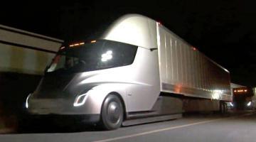 Появилось видео разгона электро-грузовика Tesla