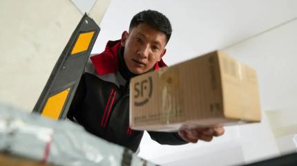 Мигрантов меняют на местных: на Урале погнали приезжих из ряда профессий