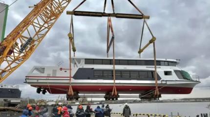 Новая эра речфлота: в Ленобласти спустили первое серийное электросудно