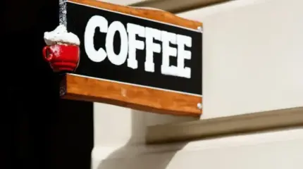 С марта будет понятно: бизнес судорожно переводит баннеры на русский