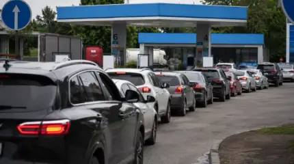 Россиянам раскрыли правду о дефиците топлива: когда исчезнут очереди на АЗС