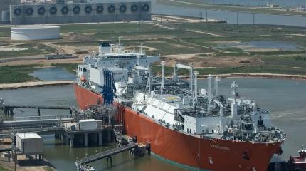 Наживается на нужде: Китай массово перепродает «закрома» с российским СПГ