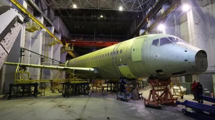 «Суперджет» улетел в Индию, а в РФ не могут поставить на крыло кукурузник