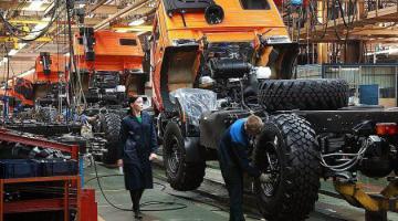 Производство грузовых автомобилей в России выросло на треть