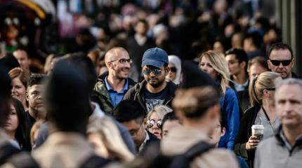 Жители западных стран покидают родину в рекордных количествах