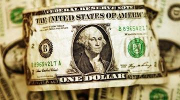 России снова везёт: падение доллара сыграло ей на руку