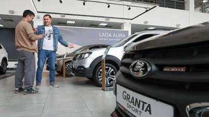 «АвтоВАЗ» вновь решил поднять цены, хотя склады забиты машинами из Тольятти «АвтоВАЗ» вновь решил поднять цены, хотя склады забиты машинами из Тольятти