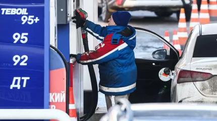 Цены на бензин долго стеснялись, но таки сорвались с цепи