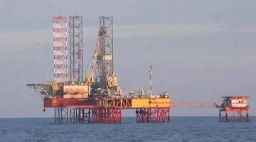 Нефтяное пятно, появившееся после удара по буровым в море, идёт в Румынию