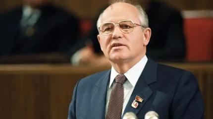По иронии судьбы комбайнёр Горбачёв разваливать страну начал с сельхоза