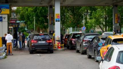 Дорогой бензин уже в июле выплеснется на полки магазинов