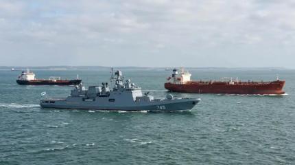Пиратам из ЕС показали кукиш: российские танкеры взяли под военную охрану