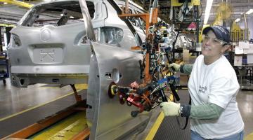 Рабочие General Motors в США бастуют, требуя сохранения заводов и зарплат