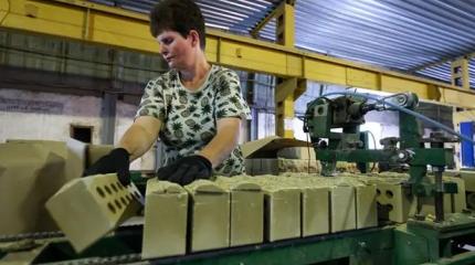 Промышленное производство сокращается, а значит жизнь дешевле не станет