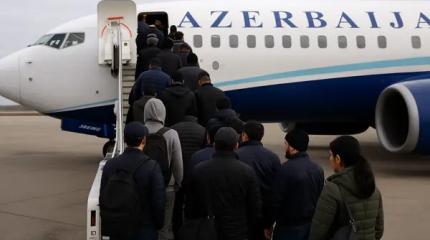 Улетают мигранты, а платим мы: депортация стала бичом для бюджета страны