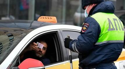 Жёсткий удар по мигрантам: Петербург ограничит работу в доставке и такси Жёсткий удар по мигрантам: Петербург ограничит работу в доставке и такси