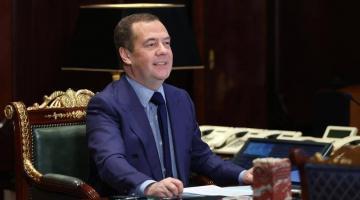 Медведев в ответ на санкции предлагает конфисковать имущество западных стран на территории РФ