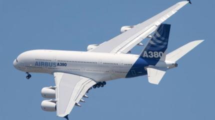 Airbus сокращает производство своего суперсамолета A380