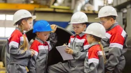 Загнать молодежь на завод: в РФ нашли необычный способ спасти производства