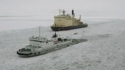 Российские ледоколы спасли немецкий терминал СПГ Мукран от ледяного плена