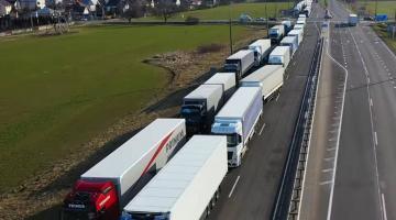 Литва не выпускает сотни российских грузовиков из Калининградской области
