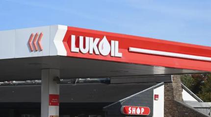 «Лукойл» со скандалами распродаёт свои подсанкционные западные активы