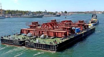 В Керчь прибыла вторая плавучая опора для Крымского моста