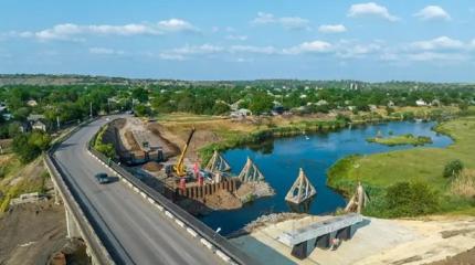 Новая Россия восстанавливает мосты и дороги, жильё и земельные ресурсы