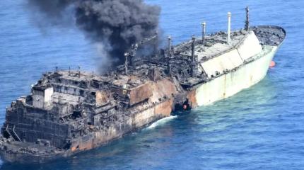 Буксиры не удержали взорванный российский газовоз: относит к Мальте