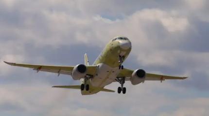 Прорыв в отечественной авиации: новый образец SJ-100 встал на крыло Прорыв в отечественной авиации: новый образец SJ-100 встал на крыло