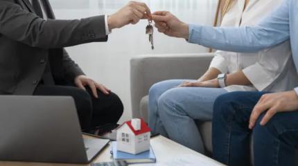 Подмосковье наводнили иностранцы: кто и зачем массово снимает жильё