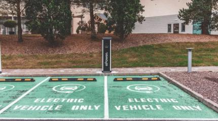 Удар на $65 млрд: конец эйфории по электромобилям обернулся фиаско автогигантов