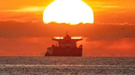 Ненужная помощь: два танкера с российской нефтью со второй попытки спешат на Кубу