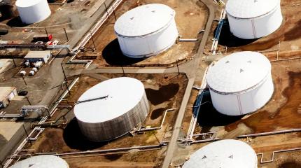 Лениво ждут танкер на берегу: Индия теряет собственную нефть вместе с российской