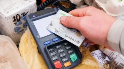 Если банковские карты вымрут — то по обидной для власти причине