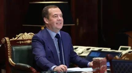 Медведев в ответ на санкции предлагает конфисковать имущество западных стран на территории РФ