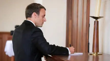 Борьба за рынок: Макрон рекомендовал французским компаниям не покидать Россию