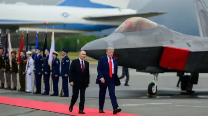 Российская делегация привезла с собой на Аляску чемоданы долларов