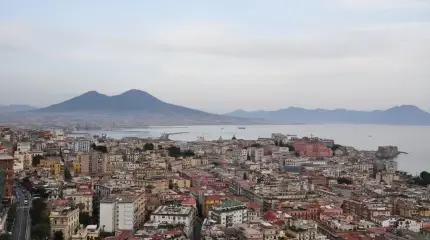«Неаполь мертв»: вышедший из-под контроля туризм опустошает города Италии