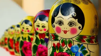 Обанкротили торговцев: центральный рынок Риги репрессировал «российских» матрешек
