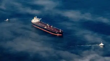 «Странные маневры»: «Фурия» с нефтью для Индии застряла на Балтике