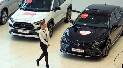 Автосалоны надеются на Новый год, покупатели — на скидки. Склады забиты
