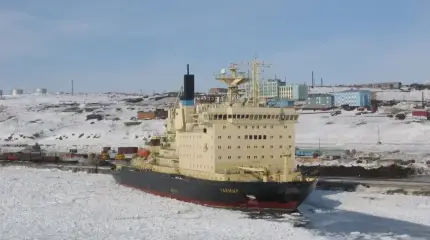 Россия впервые вывела все 8 атомных ледоколов, чтобы вскрыть Арктику