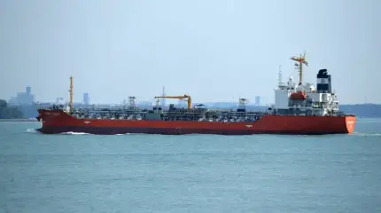 «Теневой рынок трещит по швам»: РФ и Иран перекачивают нефть в море – эксперт