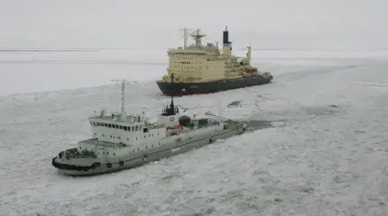 Российские ледоколы спасли немецкий терминал СПГ Мукран от ледяного плена