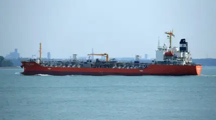 Впервые российский СПГ-танкер вошел в Средиземное море с полным комплектом защиты