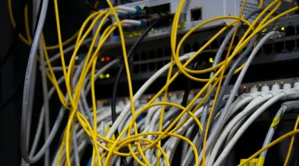 «Нельзя купить поесть»: отключение интернета парализовало жизнь в столице